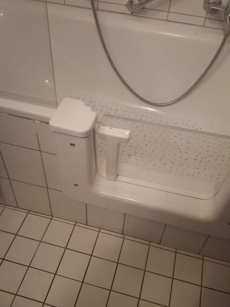 Pflegebad Wanne zu Dusche von IHS Berlin