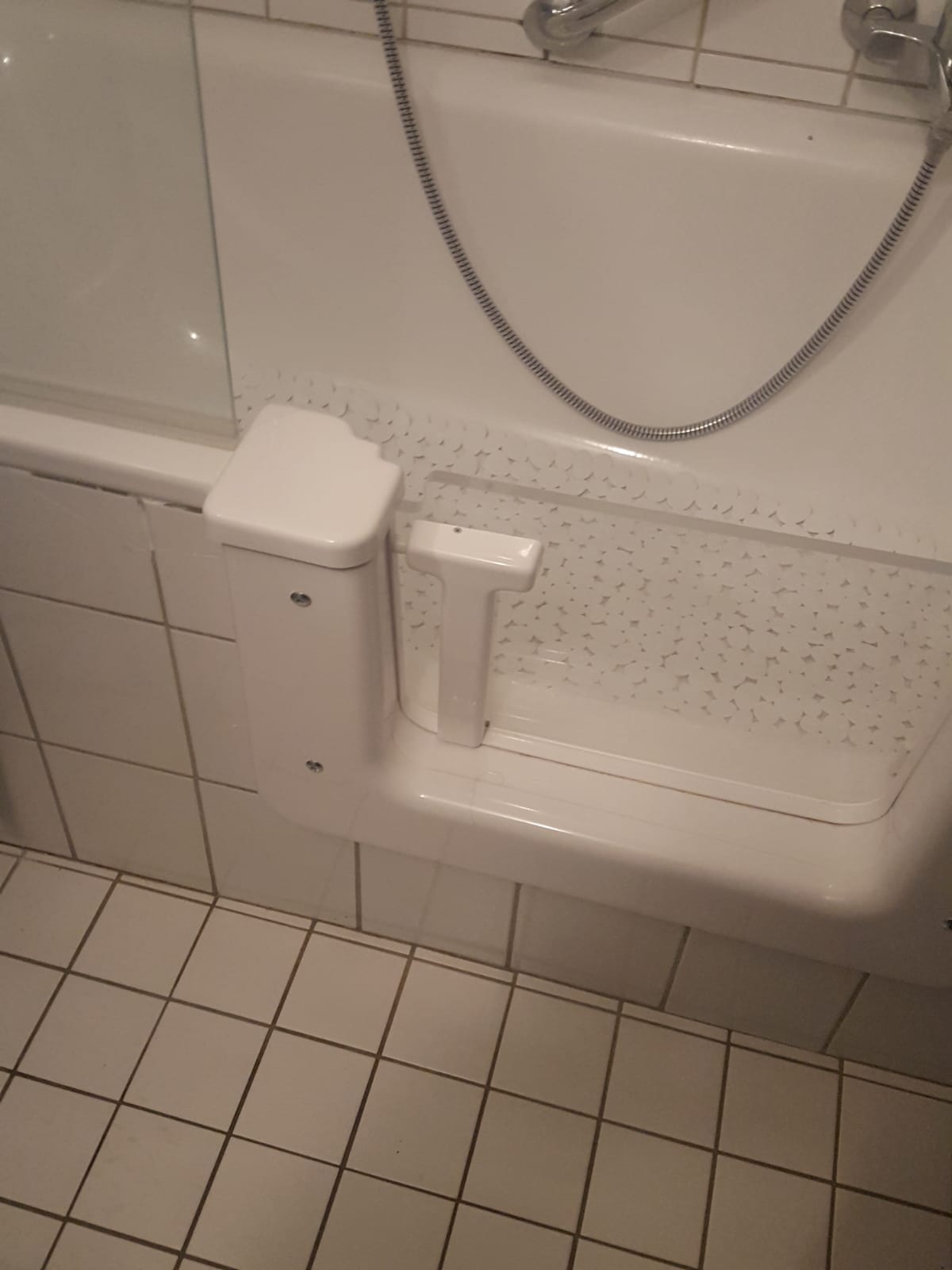Pflegebad Wanne zu Dusche von IHS Berlin