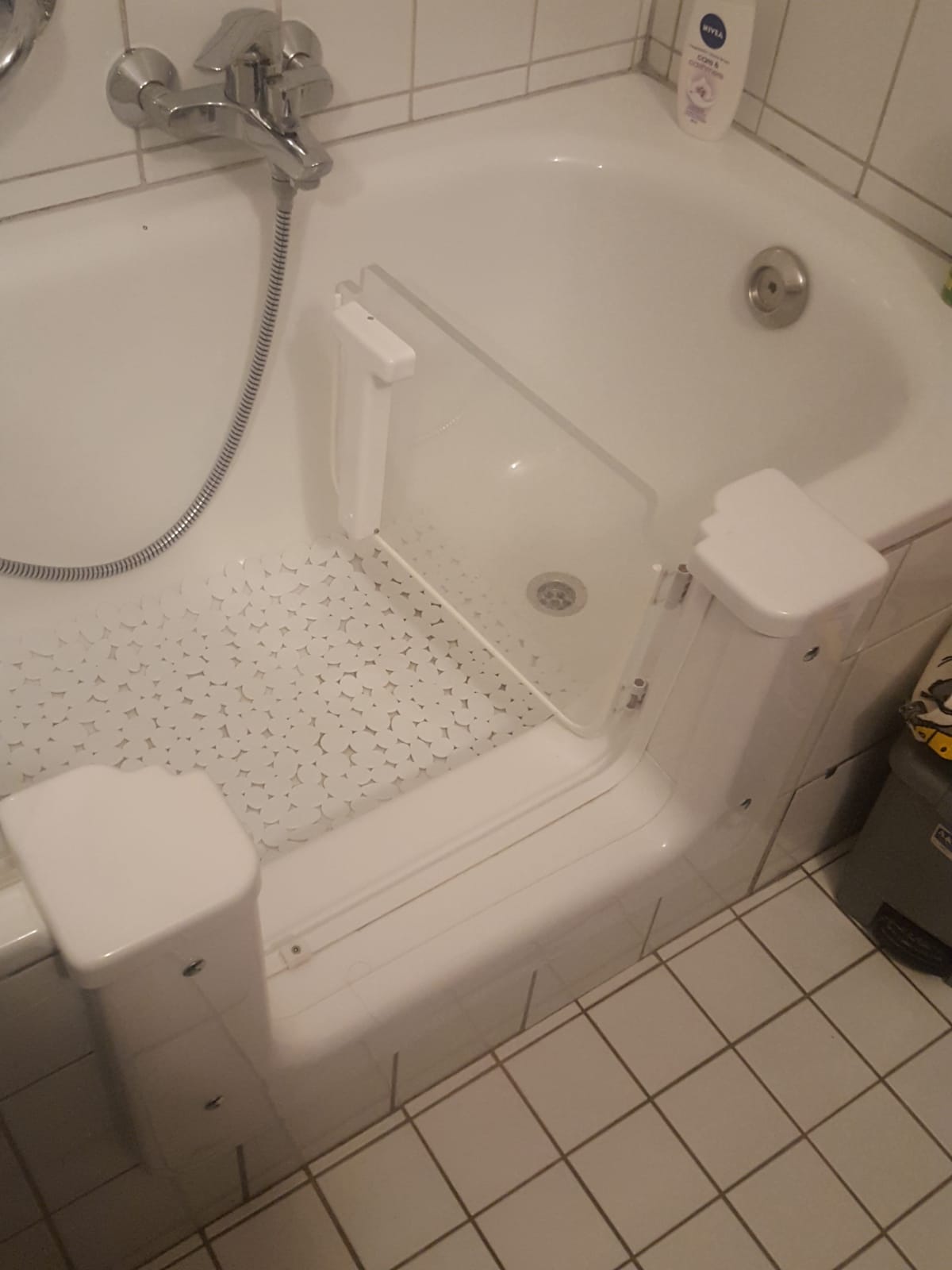 Pflegebad Wanne zu Dusche von IHS Berlin